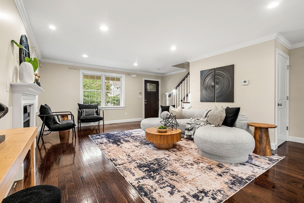 27 Pearl St #2 Wakefield, MA 01880 27 Pearl St #2 Wakefield, MA 01880