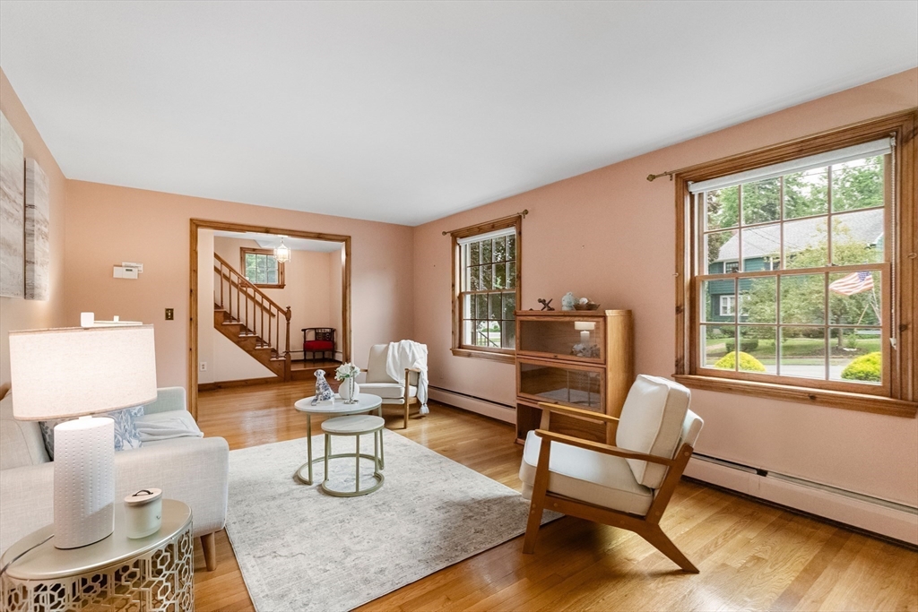 8 Indian Ln Wakefield, MA 01880
