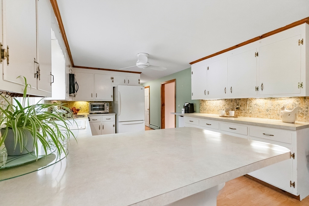 8 Indian Ln Wakefield, MA 01880
