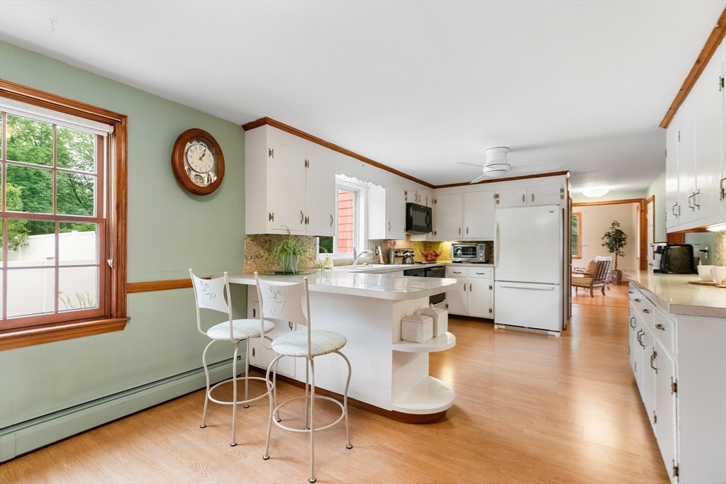 8 Indian Ln Wakefield, MA 01880