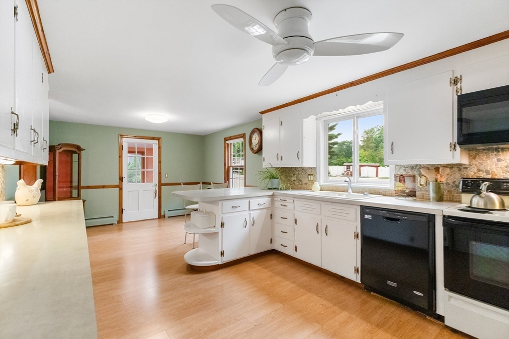8 Indian Ln Wakefield, MA 01880