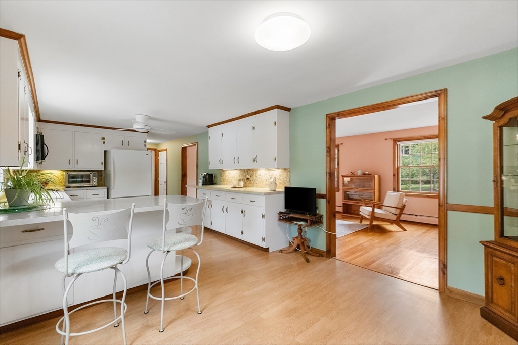 8 Indian Ln Wakefield, MA 01880