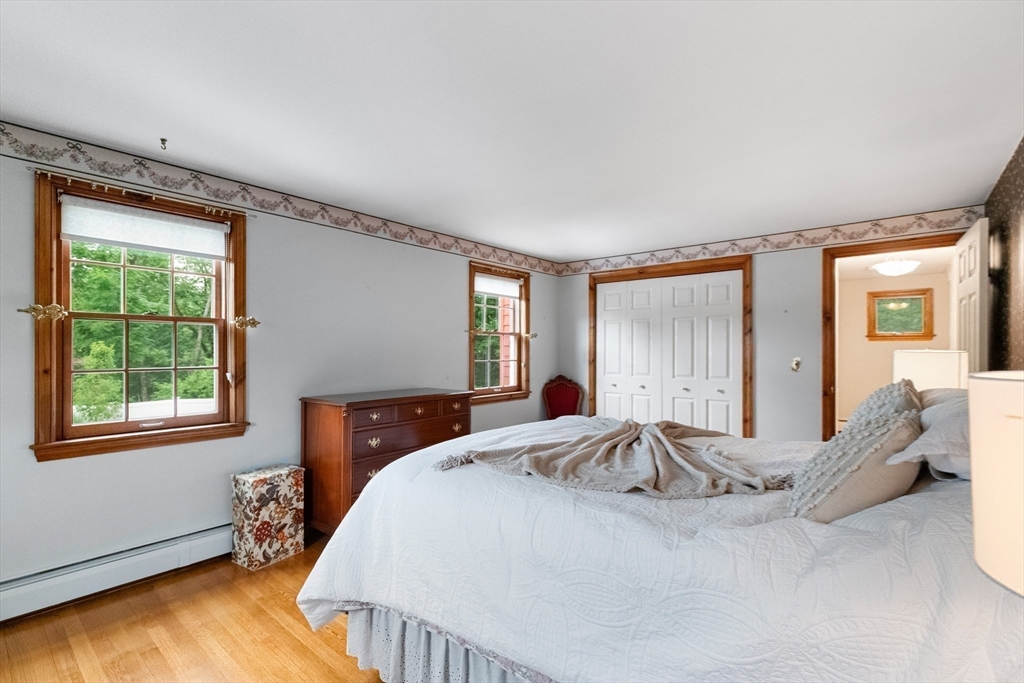8 Indian Ln Wakefield, MA 01880