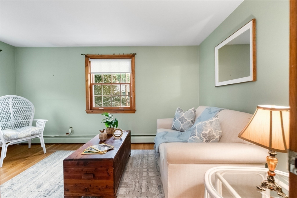 8 Indian Ln Wakefield, MA 01880