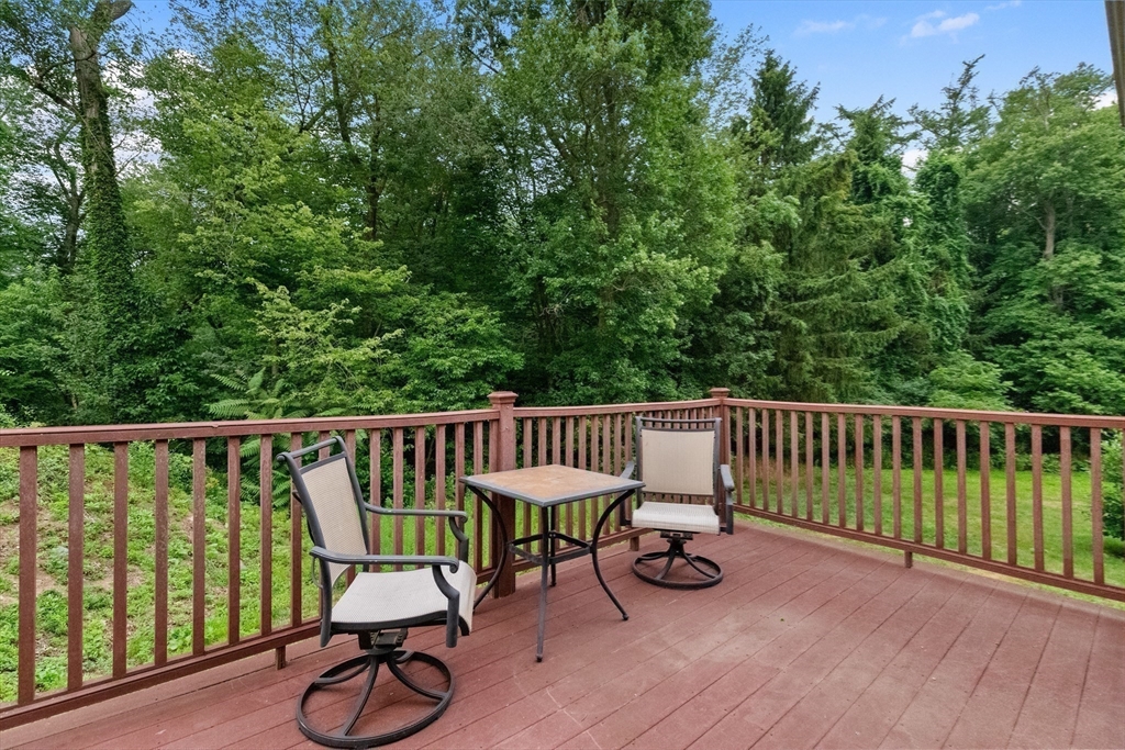 8 Indian Ln Wakefield, MA 01880