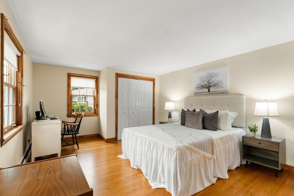 8 Indian Ln Wakefield, MA 01880
