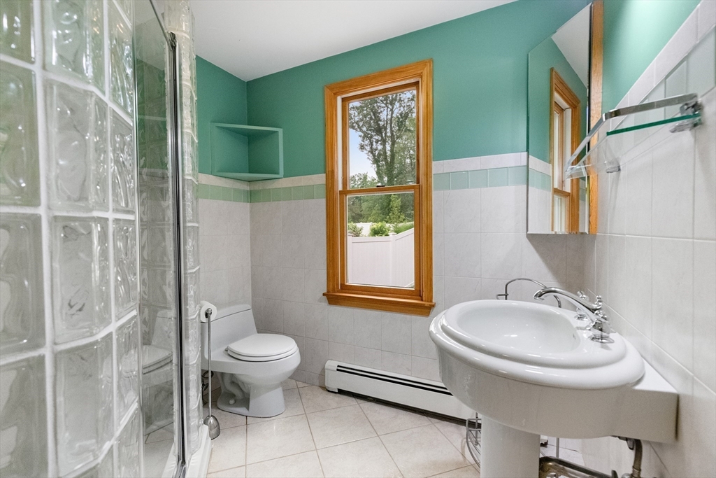 8 Indian Ln Wakefield, MA 01880