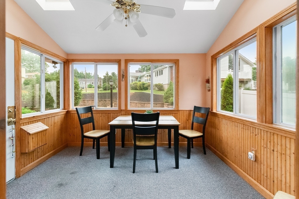 8 Indian Ln Wakefield, MA 01880
