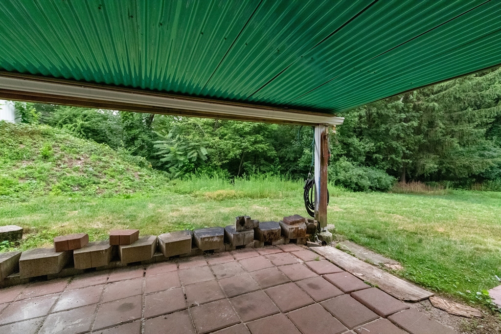 8 Indian Ln Wakefield, MA 01880