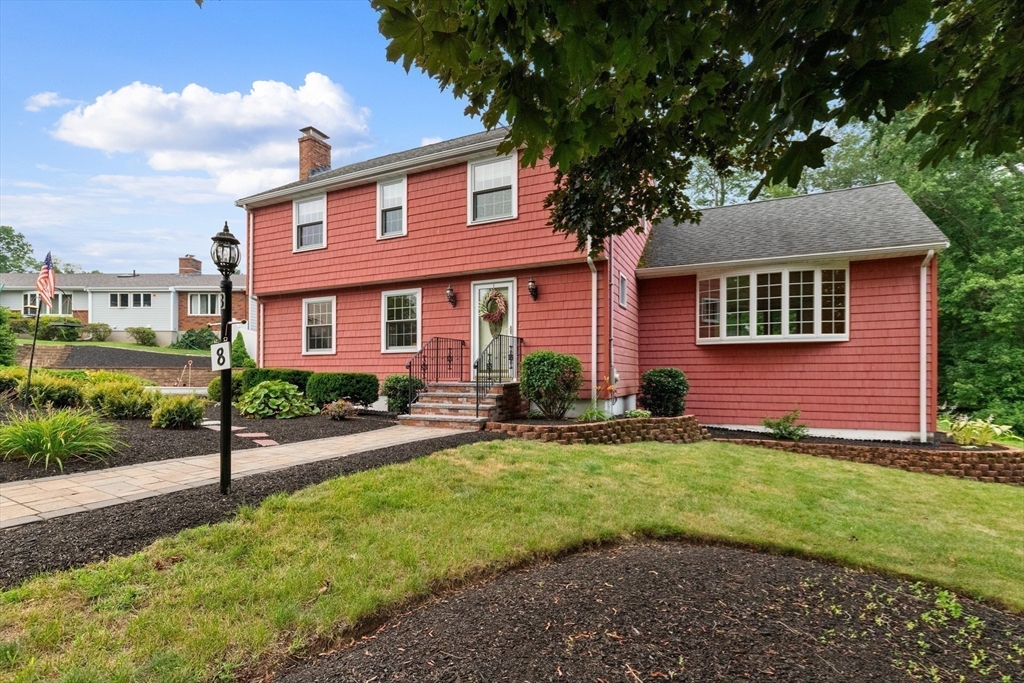 8 Indian Ln Wakefield, MA 01880