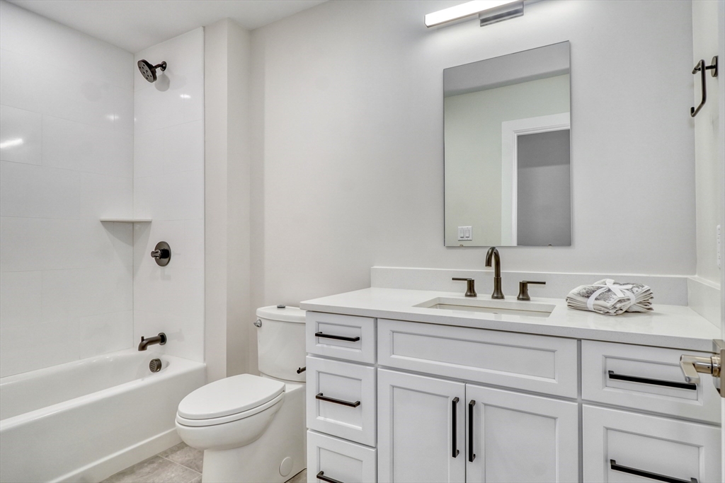 62 Foundry St #310 Wakefield, MA 01880 62 Foundry St #310 Wakefield, MA 01880