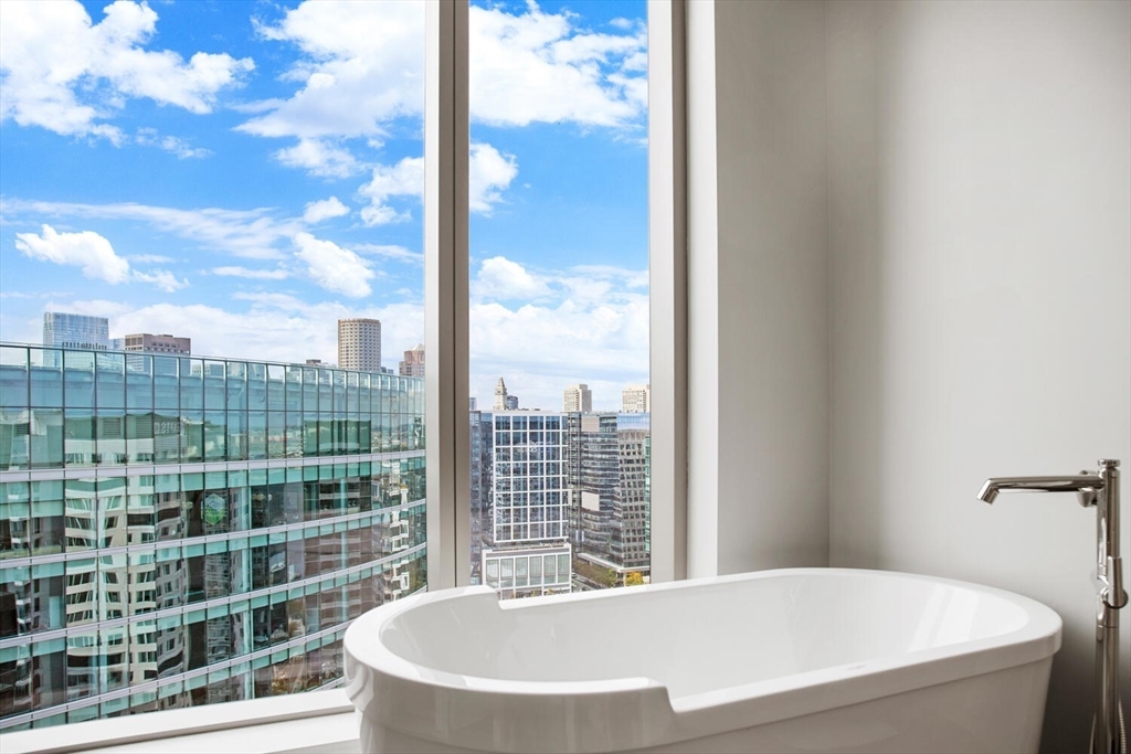 133 Seaport Blvd #PH 3A Boston, MA 02210 133 Seaport Blvd #PH 3A Boston, MA 02210