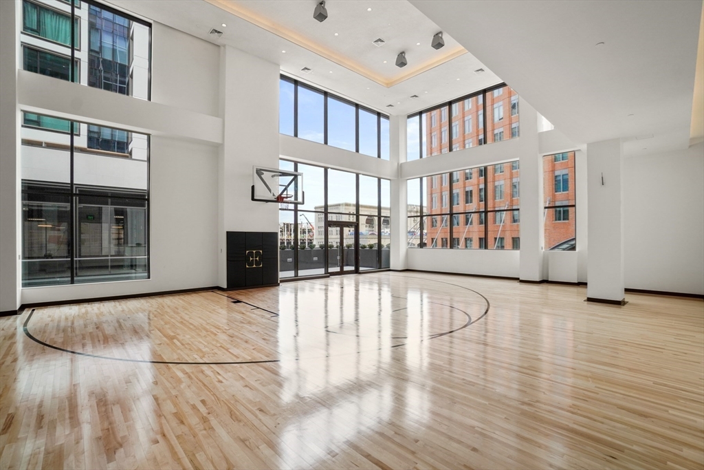 133 Seaport Blvd #PH 3A Boston, MA 02210 133 Seaport Blvd #PH 3A Boston, MA 02210