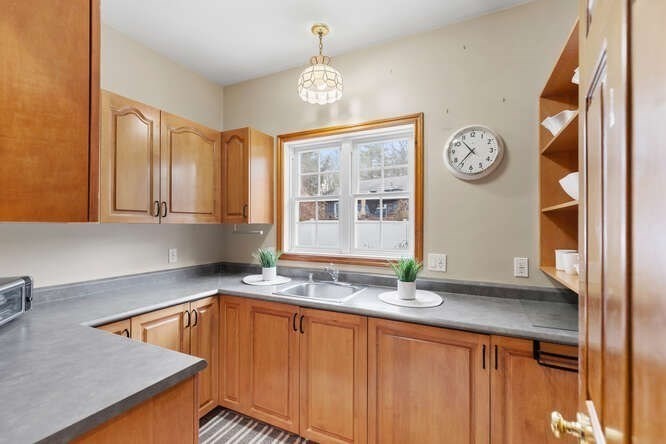 19 Fellsmere Ave Wakefield, MA 01880