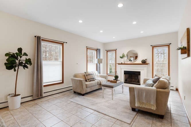 19 Fellsmere Ave Wakefield, MA 01880