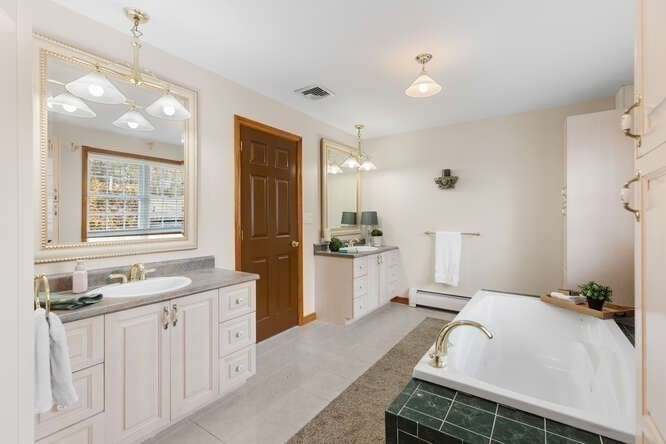 19 Fellsmere Ave Wakefield, MA 01880