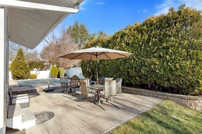 19 Fellsmere Ave Wakefield, MA 01880