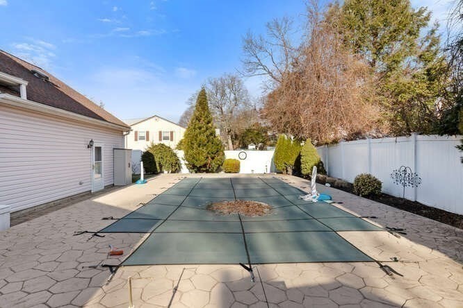 19 Fellsmere Ave Wakefield, MA 01880