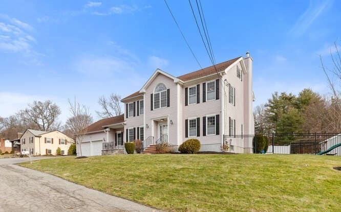 19 Fellsmere Ave Wakefield, MA 01880