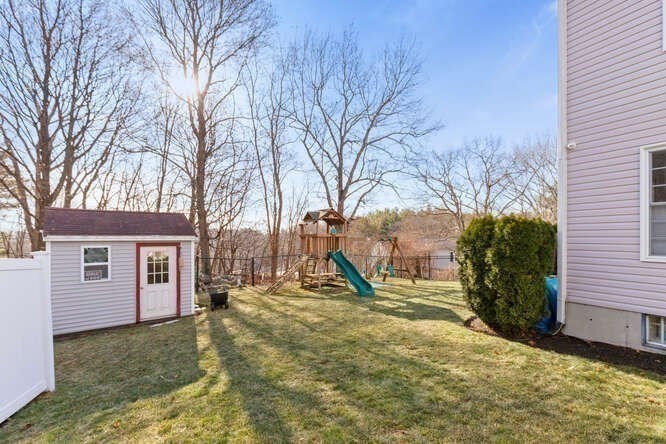 19 Fellsmere Ave Wakefield, MA 01880