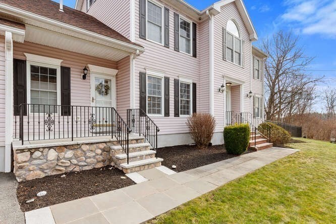 19 Fellsmere Ave Wakefield, MA 01880