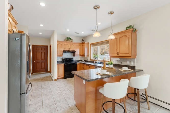 19 Fellsmere Ave Wakefield, MA 01880