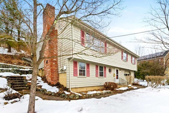 11 Ludlow Ave Wakefield, MA 01880