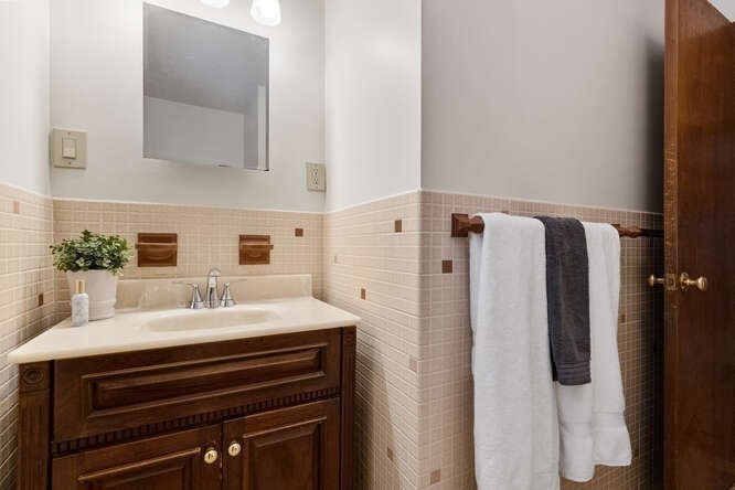 11 Ludlow Ave Wakefield, MA 01880