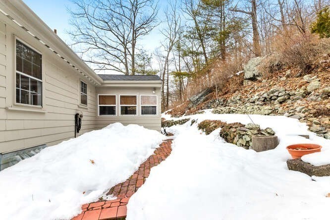 11 Ludlow Ave Wakefield, MA 01880