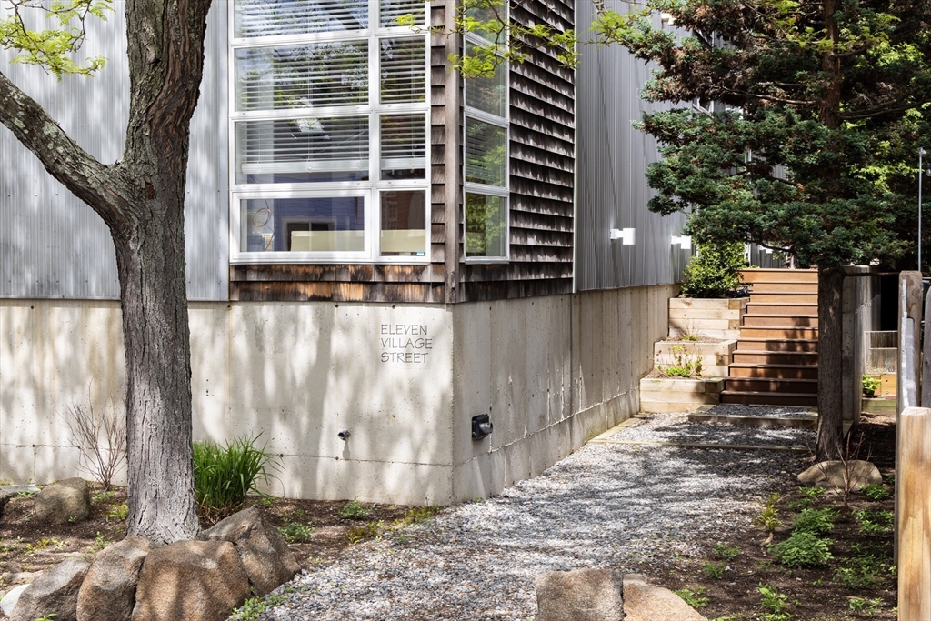 11 Vlg St #F Somerville, MA 02143