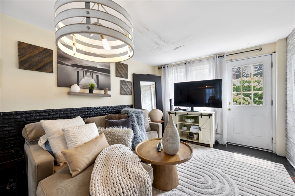 418 Pleasant St Milton, MA 02186