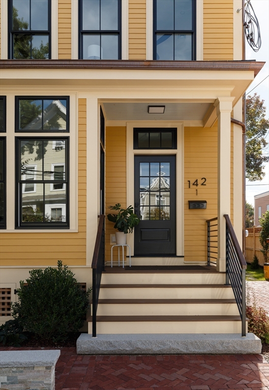 142 Amory St #Front Cambridge, MA 02139