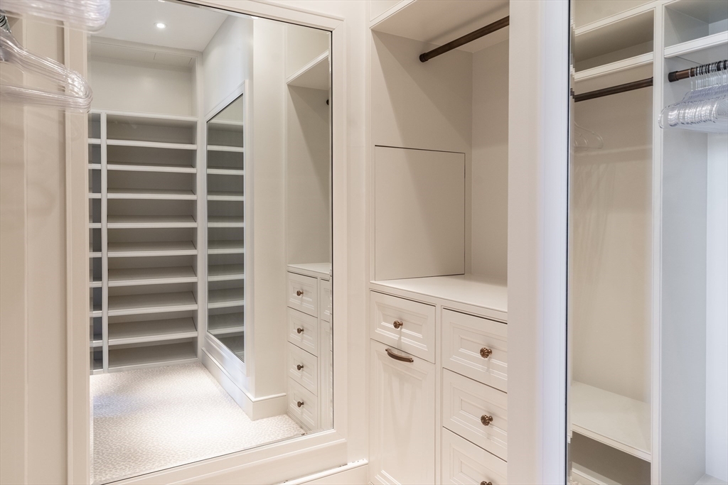 1 Dalton St #3902 Boston, MA 02199