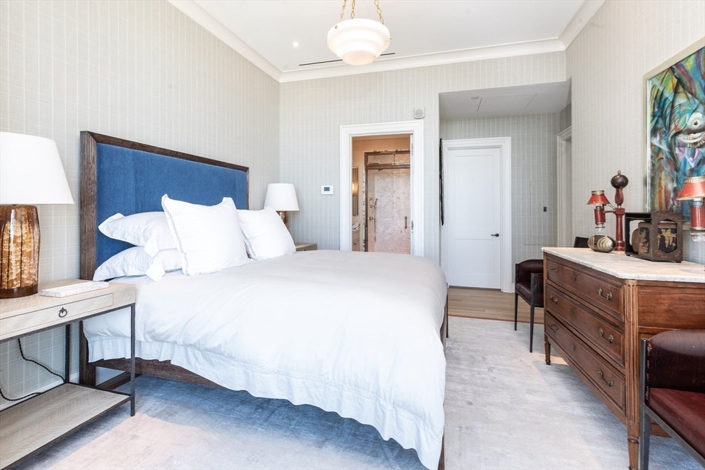 1 Dalton St #3902 Boston, MA 02199
