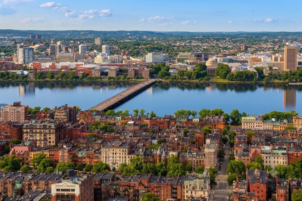 1 Dalton St #3902 Boston, MA 02199