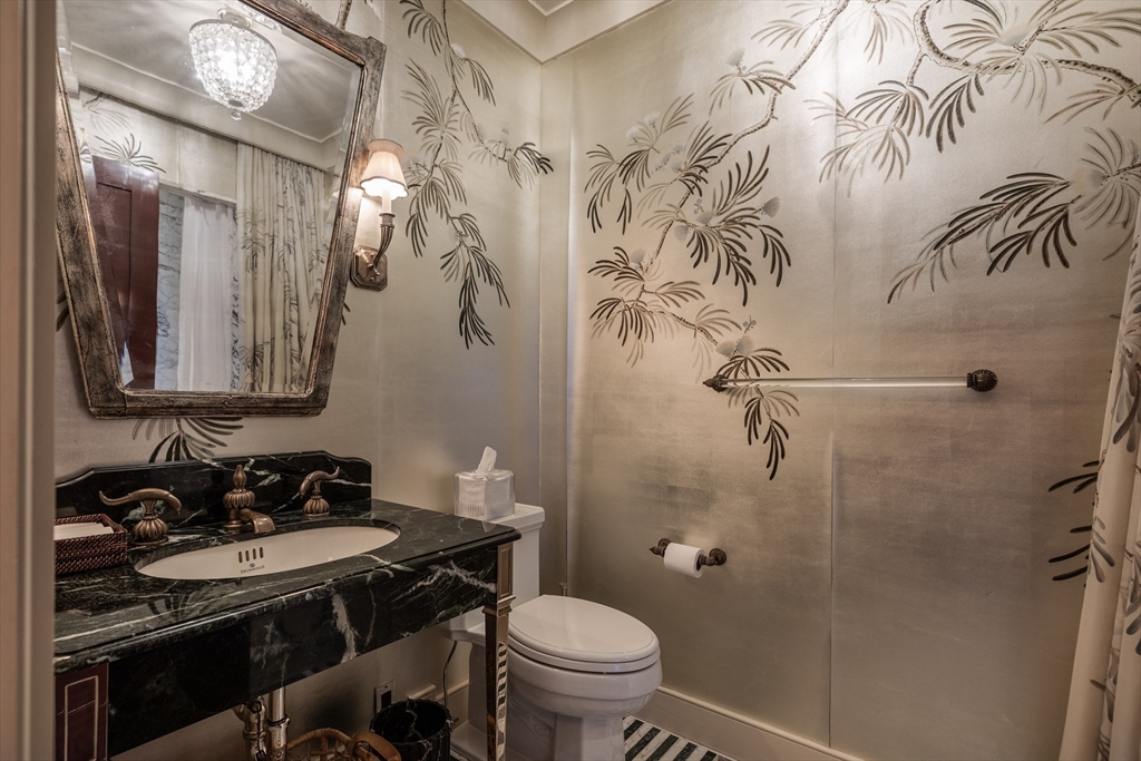 1 Dalton St #3902 Boston, MA 02199