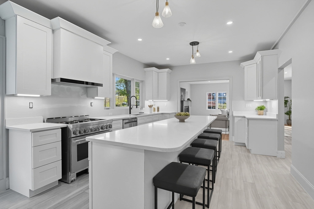 9 Lovis Ave Wakefield, MA 01880 9 Lovis Ave Wakefield, MA 01880
