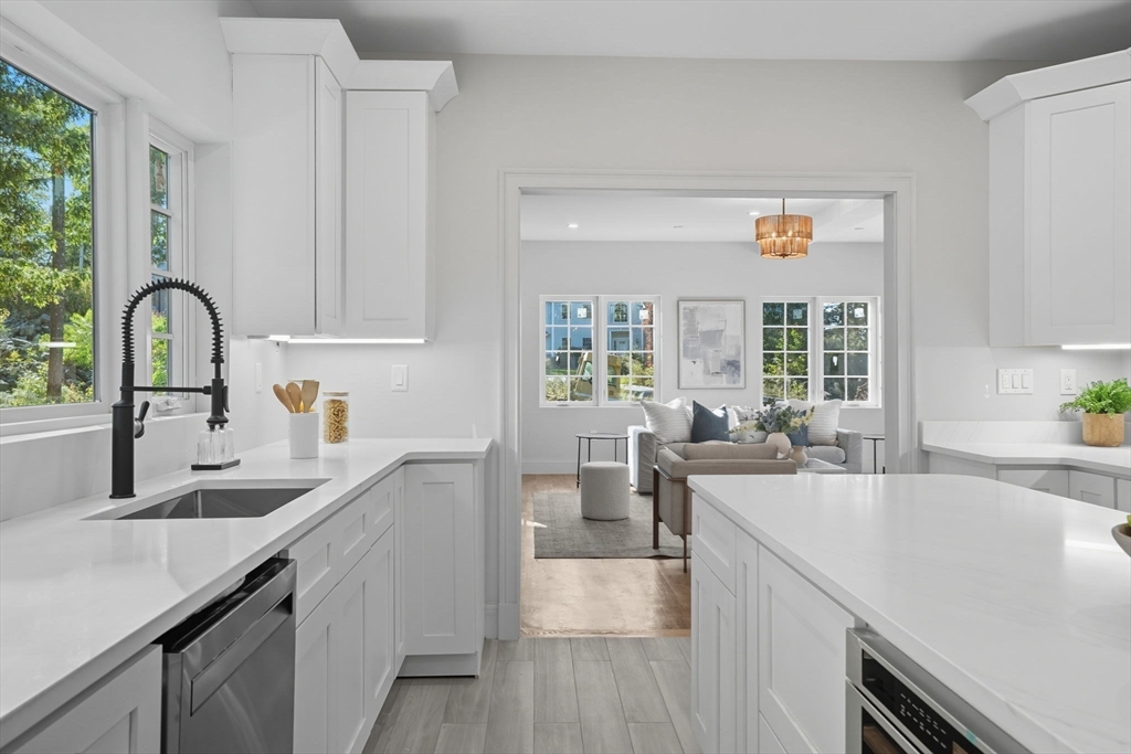9 Lovis Ave Wakefield, MA 01880 9 Lovis Ave Wakefield, MA 01880