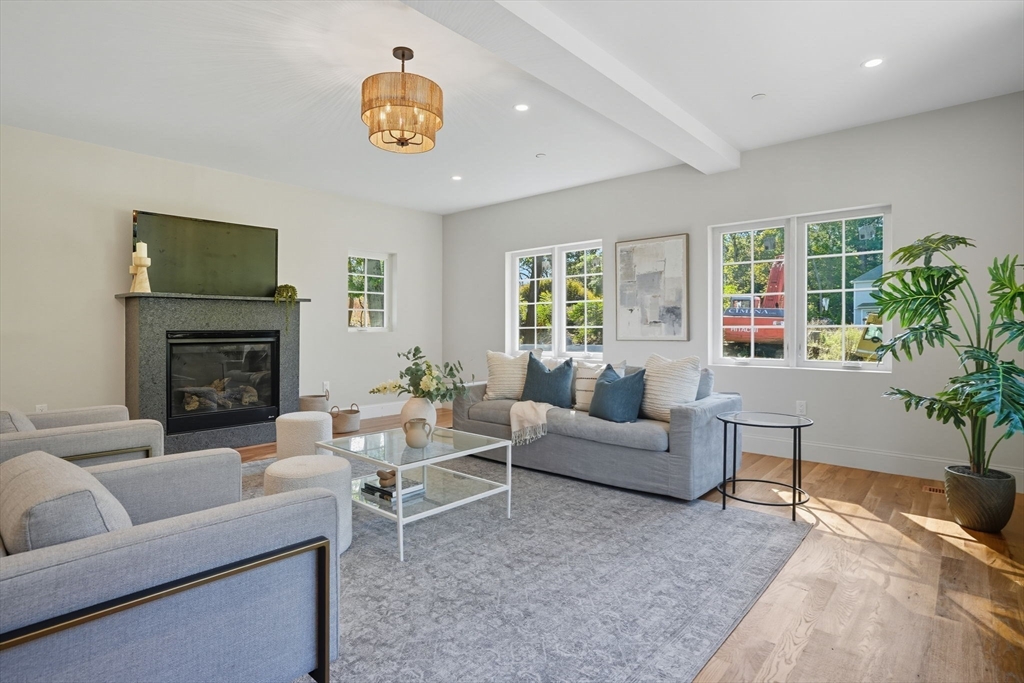9 Lovis Ave Wakefield, MA 01880 9 Lovis Ave Wakefield, MA 01880