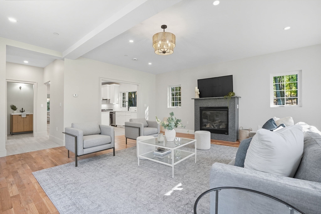 9 Lovis Ave Wakefield, MA 01880 9 Lovis Ave Wakefield, MA 01880