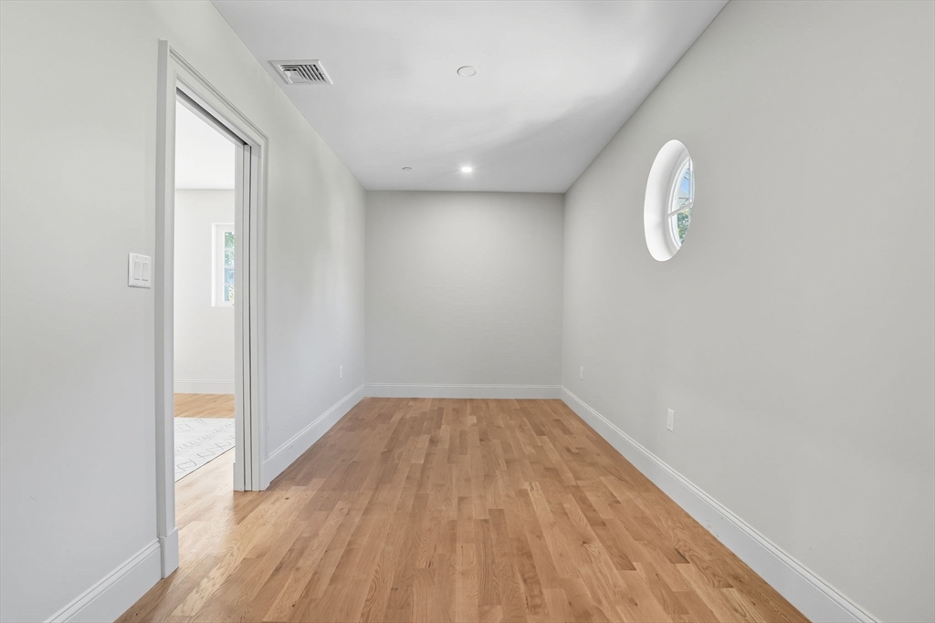 9 Lovis Ave Wakefield, MA 01880 9 Lovis Ave Wakefield, MA 01880