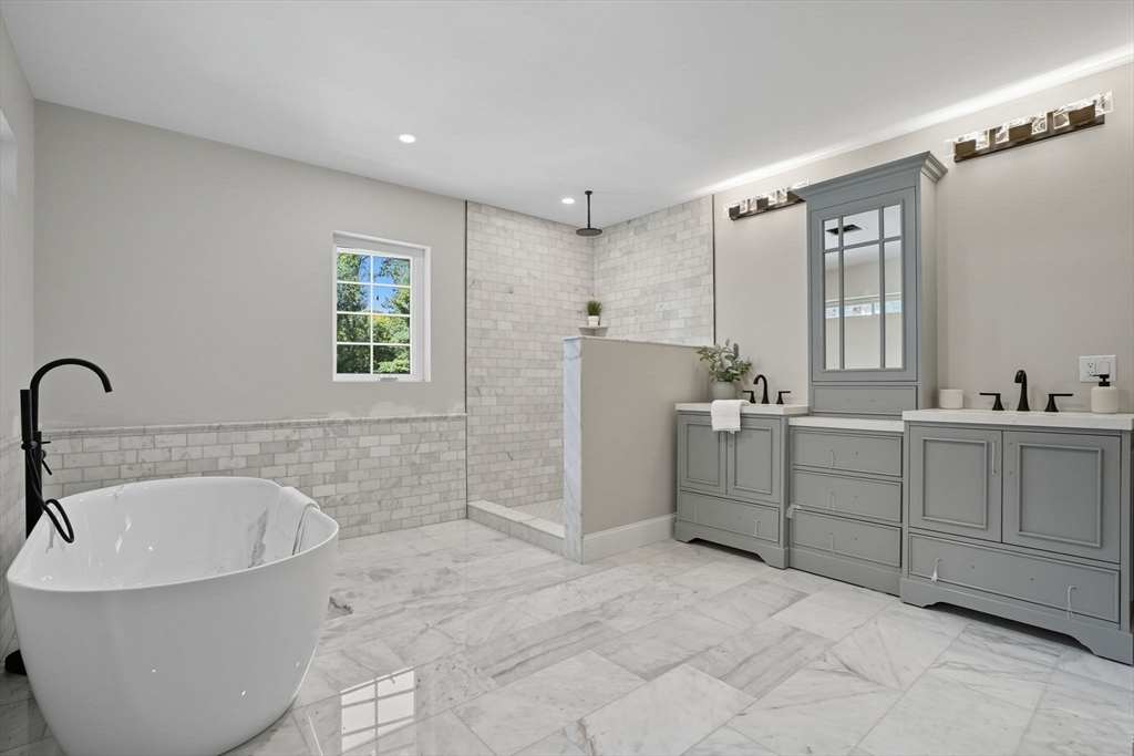 9 Lovis Ave Wakefield, MA 01880 9 Lovis Ave Wakefield, MA 01880