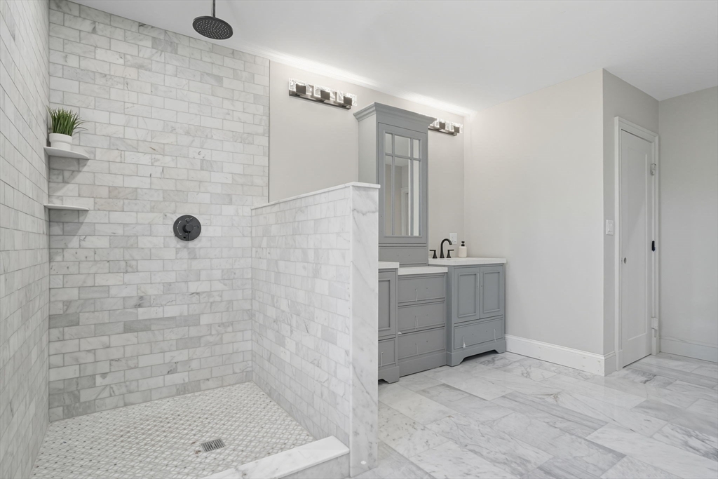 9 Lovis Ave Wakefield, MA 01880 9 Lovis Ave Wakefield, MA 01880
