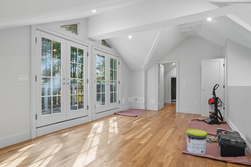 9 Lovis Ave Wakefield, MA 01880 9 Lovis Ave Wakefield, MA 01880