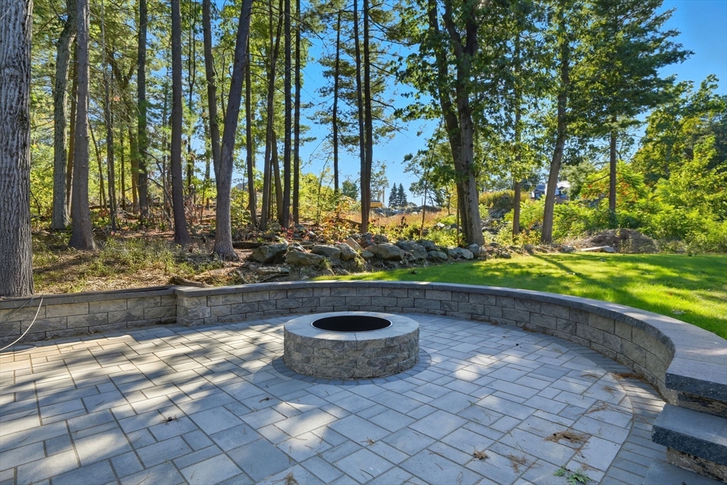 9 Lovis Ave Wakefield, MA 01880 9 Lovis Ave Wakefield, MA 01880