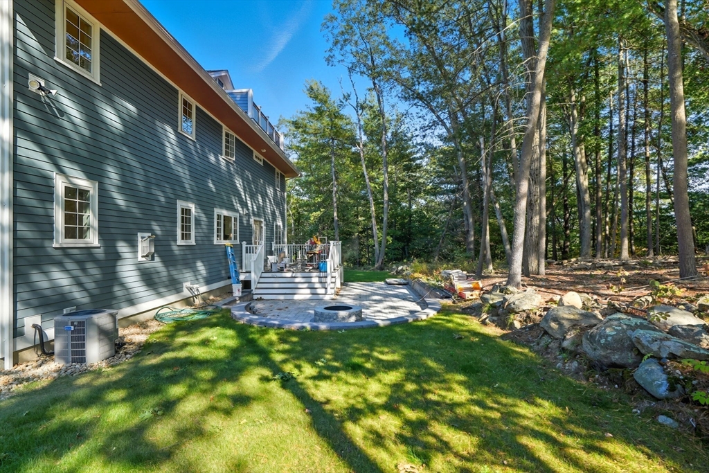 9 Lovis Ave Wakefield, MA 01880 9 Lovis Ave Wakefield, MA 01880