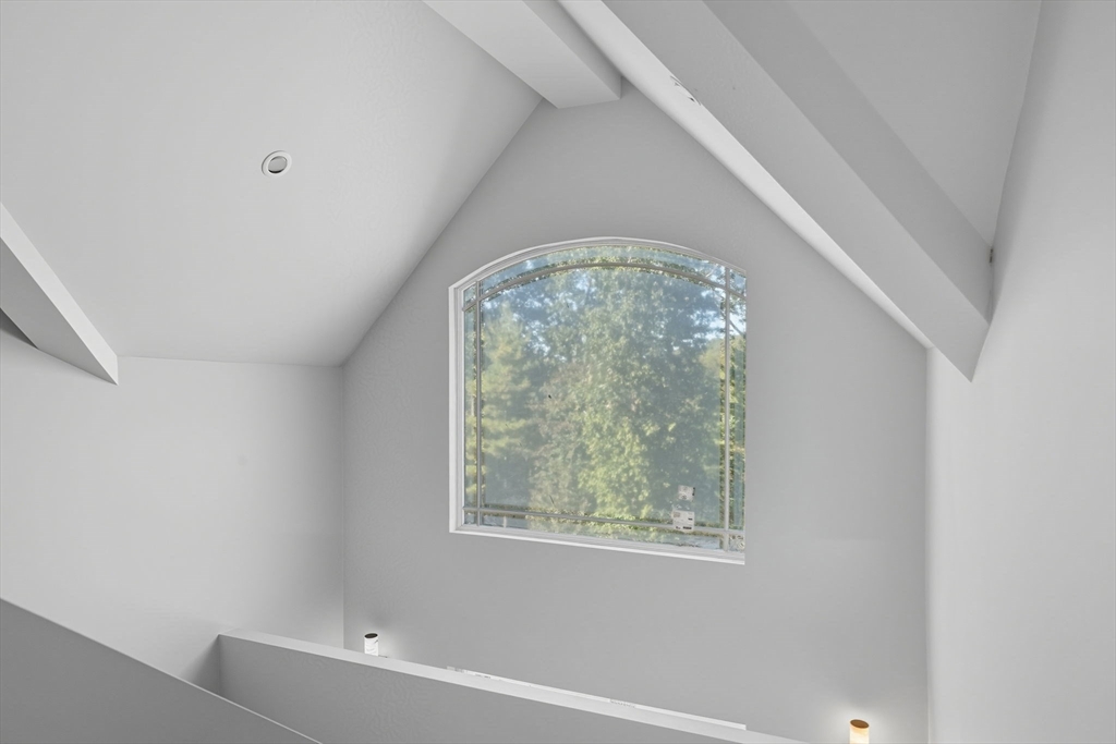 9 Lovis Ave Wakefield, MA 01880