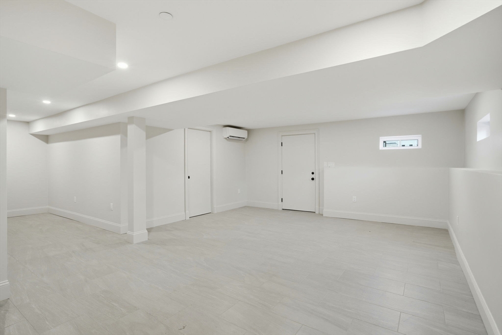 9 Lovis Ave Wakefield, MA 01880