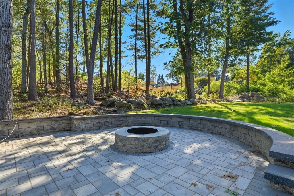 9 Lovis Ave Wakefield, MA 01880