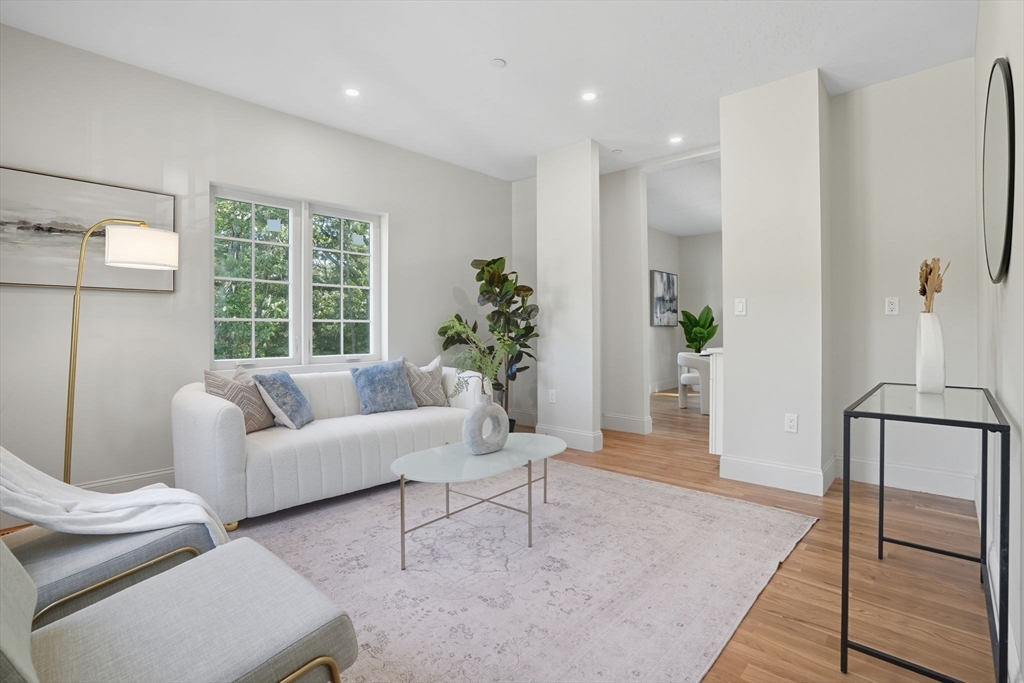 9 Lovis Ave Wakefield, MA 01880 9 Lovis Ave Wakefield, MA 01880